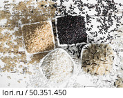 lay out brown black white wild rice. Стоковое фото, агентство Ingram Publishing / Фотобанк Лори