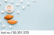 marshmallow with croissants coffee. Стоковое фото, агентство Ingram Publishing / Фотобанк Лори