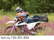 stylish man relaxing top motorbike. Стоковое фото, агентство Ingram Publishing / Фотобанк Лори