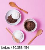 top view cup with ice cream. Стоковое фото, агентство Ingram Publishing / Фотобанк Лори