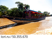 Cruising Along Tonle Sap, Witnessing the Cambodian Lifestyle (2014 год). Редакционное фото, фотограф Aleksandr Golubev / Фотобанк Лори