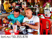 Lunchtime Reflections at a Floating Village Eatery on Tonle Sap, Cambodia (2014 год). Редакционное фото, фотограф Aleksandr Golubev / Фотобанк Лори