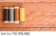 line reel yarn wooden background. Стоковое фото, агентство Ingram Publishing / Фотобанк Лори