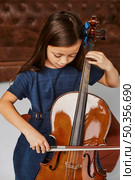 little cute girl learning how play cello. Стоковое фото, агентство Ingram Publishing / Фотобанк Лори