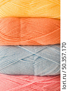 skeins soft yarn. Стоковое фото, агентство Ingram Publishing / Фотобанк Лори