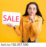 woman yellow jacket silent gesture sales. Стоковое фото, агентство Ingram Publishing / Фотобанк Лори