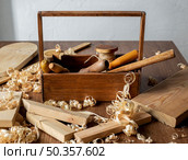 wooden tool box sawdust. Стоковое фото, агентство Ingram Publishing / Фотобанк Лори