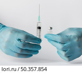 front view doctor putting vaccine syringe. Стоковое фото, агентство Ingram Publishing / Фотобанк Лори