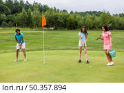 front view young golfers playing. Стоковое фото, агентство Ingram Publishing / Фотобанк Лори