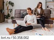 happy loving woman man making plans renovate home together. Стоковое фото, агентство Ingram Publishing / Фотобанк Лори