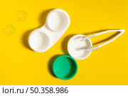 top view contact lenses case tweezers. Стоковое фото, агентство Ingram Publishing / Фотобанк Лори