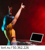 female dj club mixing entertaining crowd. Стоковое фото, агентство Ingram Publishing / Фотобанк Лори