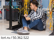 handsome engineer working server room. Стоковое фото, агентство Ingram Publishing / Фотобанк Лори