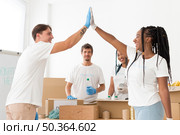 happy people volunteering special causes. Стоковое фото, агентство Ingram Publishing / Фотобанк Лори