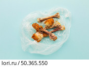 chicken drumsticks leftovers plastic bag. Стоковое фото, агентство Ingram Publishing / Фотобанк Лори