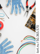 circuit board glove electric equipment isolated white background. Стоковое фото, агентство Ingram Publishing / Фотобанк Лори