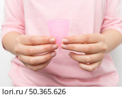 close up hands holding menstrual cup. Стоковое фото, агентство Ingram Publishing / Фотобанк Лори