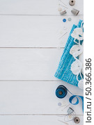 knitted fabric thimble button needle measuring tape push pins wooden desk. Стоковое фото, агентство Ingram Publishing / Фотобанк Лори