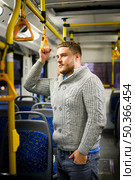 man gray blouse jeans traveling by bus. Стоковое фото, агентство Ingram Publishing / Фотобанк Лори