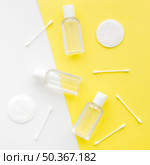 top view cotton swabs with bottle. Стоковое фото, агентство Ingram Publishing / Фотобанк Лори