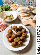 high angle delicious falafel plate. Стоковое фото, агентство Ingram Publishing / Фотобанк Лори