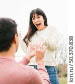 young man proposing excited girlfriend. Стоковое фото, агентство Ingram Publishing / Фотобанк Лори