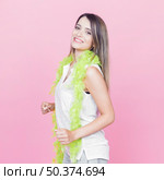 portrait smiling young woman wearing green boa around her neck. Стоковое фото, агентство Ingram Publishing / Фотобанк Лори
