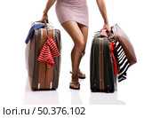 Beautiful and happy young woman carying the baggage with clothes. Стоковое фото, агентство Ingram Publishing / Фотобанк Лори