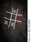 Noughts and Crosses game on paving. Стоковое фото, агентство Ingram Publishing / Фотобанк Лори
