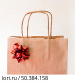 craft packet with decorative bow. Стоковое фото, агентство Ingram Publishing / Фотобанк Лори