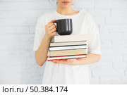 crop woman with books cup. Стоковое фото, агентство Ingram Publishing / Фотобанк Лори