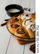 high angle tasty cinnamon rolls. Стоковое фото, агентство Ingram Publishing / Фотобанк Лори