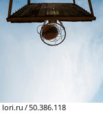 bottom view basketball hoop. Стоковое фото, агентство Ingram Publishing / Фотобанк Лори