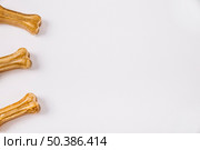 close up three chewing bones. Стоковое фото, агентство Ingram Publishing / Фотобанк Лори