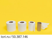 high angle different sized toilet tissue paper. Стоковое фото, агентство Ingram Publishing / Фотобанк Лори
