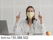 student attending course front view. Стоковое фото, агентство Ingram Publishing / Фотобанк Лори