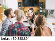 young cheerful people guessing cards. Стоковое фото, агентство Ingram Publishing / Фотобанк Лори