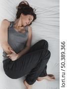 Young girl in pain with PMS, Premenstural Syndrome. Стоковое фото, агентство Ingram Publishing / Фотобанк Лори