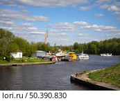 Яхтенная пристань на канале в Долгопрудном. Редакционное фото, фотограф Мария Сергеева / Фотобанк Лори