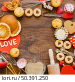 border from pastry bakeware. Стоковое фото, агентство Ingram Publishing / Фотобанк Лори