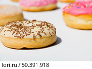 delicious donuts with sprinkles white backdrop. Стоковое фото, агентство Ingram Publishing / Фотобанк Лори