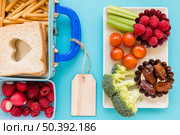 fruits vegetables near nice lunchbox. Стоковое фото, агентство Ingram Publishing / Фотобанк Лори