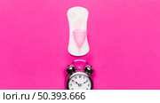top view sanitary towel with clock. Стоковое фото, агентство Ingram Publishing / Фотобанк Лори