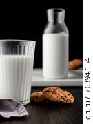 arrangement delicious biscuits with milk 2. Стоковое фото, агентство Ingram Publishing / Фотобанк Лори