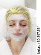 woman beauty clinic face treatment 3. Стоковое фото, агентство Ingram Publishing / Фотобанк Лори