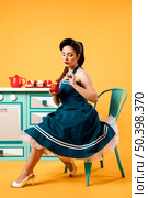cute pinup girl kitchen. Стоковое фото, агентство Ingram Publishing / Фотобанк Лори