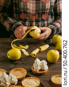 apple pie tart with whipped cream 2. Стоковое фото, агентство Ingram Publishing / Фотобанк Лори