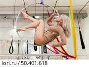 female performing trapeze 3. Стоковое фото, агентство Ingram Publishing / Фотобанк Лори