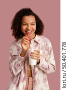 front view smiley woman with frappe straw. Стоковое фото, агентство Ingram Publishing / Фотобанк Лори
