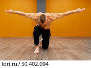 man performing breakdance 9. Стоковое фото, агентство Ingram Publishing / Фотобанк Лори